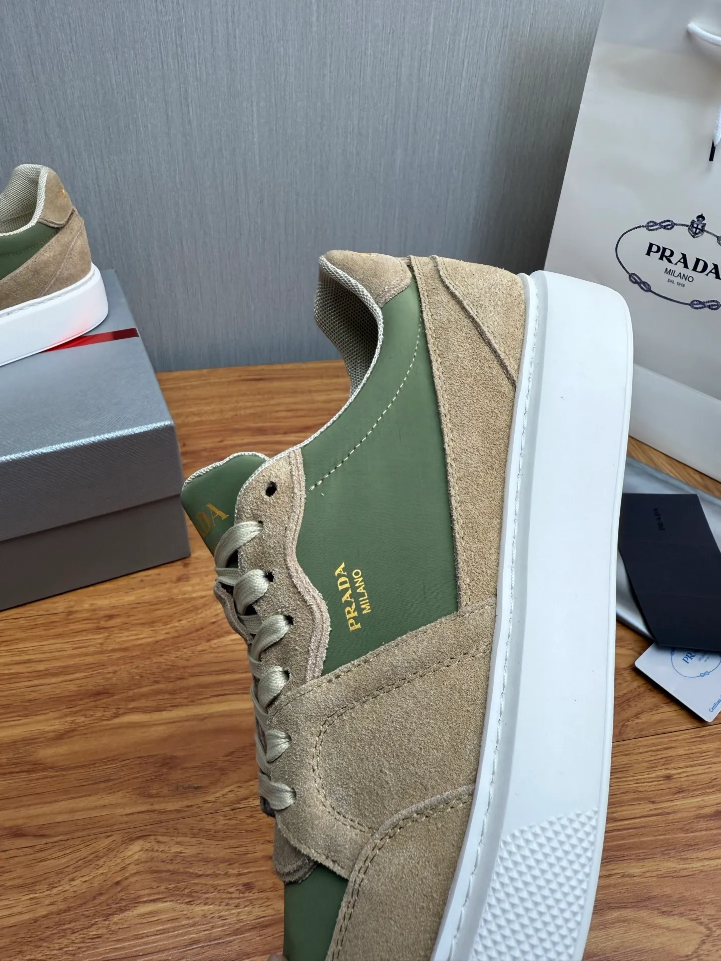 Factory price 560💰 [PRADA] Men’s shoes are popular in the counter, official website is synchronized, 1 high-quality shipment ✔️Original cowhide + cowhide lining, 1🆚1 replica, original sole, 38-45 (45 customized, non-refundable)